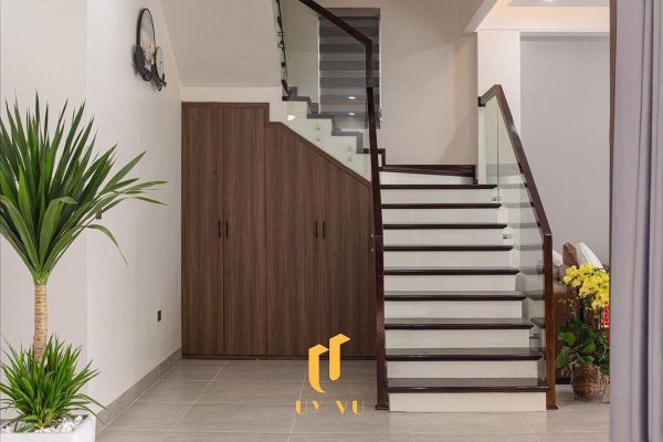 Cầu thang biệt thự nhà chị Kiều Hương