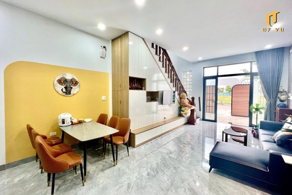 Nhà phố độc đáo, tinh tế 2 tầng Không gian của phòng khách