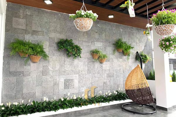 Sân thượng cực chill với cây xanh