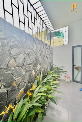 Nhà phố độc đáo, tinh tế 2 tầng Khu vực ban công