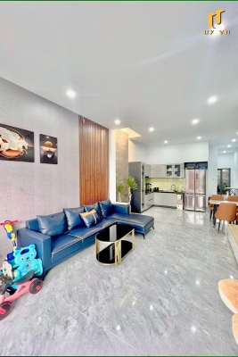 Nhà phố độc đáo, tinh tế 2 tầng Khu vực phòng khách rộng lớn