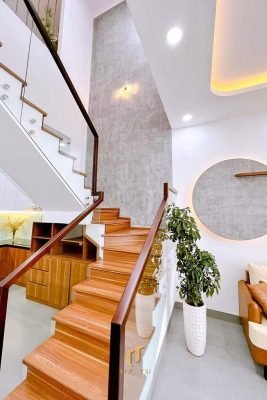 Nhà phố 2 tầng gọn gàng, thông minh - nhà anh Đại Nhà anh Đại - Cầu thang