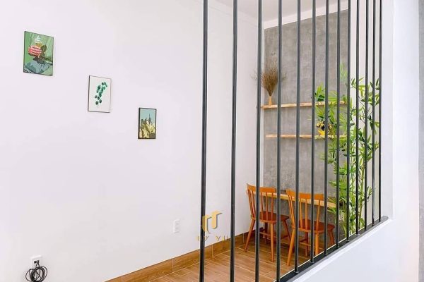 Nhà phố 2 tầng gọn gàng, thông minh - nhà anh Đại Nhà anh Đại - Góc đọc sách