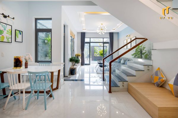 Nhà anh Quang - Không gian phòng khách nhìn từ bếp