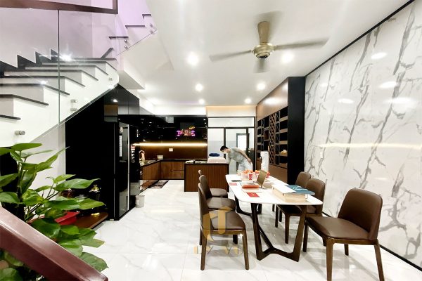 Nhà anh Quốc - Hình ảnh thực tế phòng khách bếp