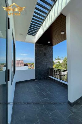 Không gian sang trọng, đẳng cấp của nhà chị Hương Nhà chị Hương - Ban công