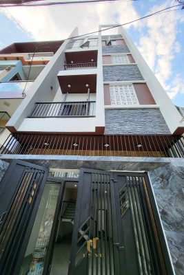 Nhà chị Ngọc Anh - Mặt tiền nhìn từ dưới lên