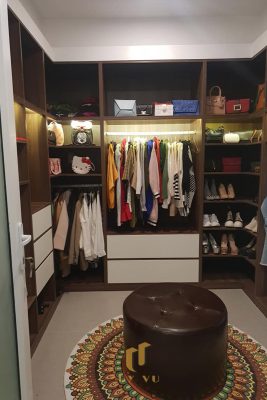 Phòng thay đồ nhà anh Giang