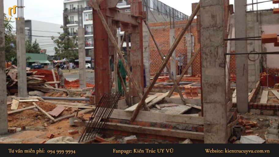 Hướng dẫn các kỹ thuật đổ bê tông cột đảm bảo chất lượng dành cho bạn Cột bê tông bị phình khi đổ bê tông cột