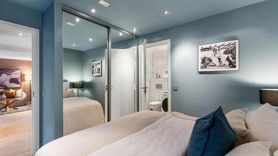 Xu hướng thiết kế nhà nhỏ hiện đại và đa công năng hiện nay Dùng gương trang trí để tăng chiều sâu không gian