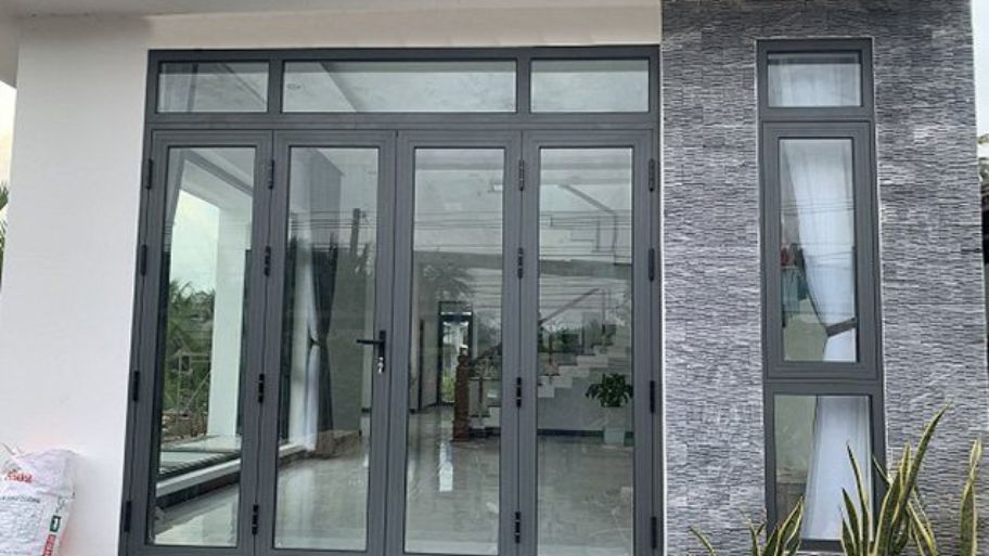 Cửa chính bằng nhôm