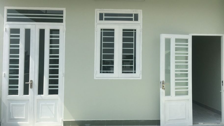 Cửa sắt chắc chắn