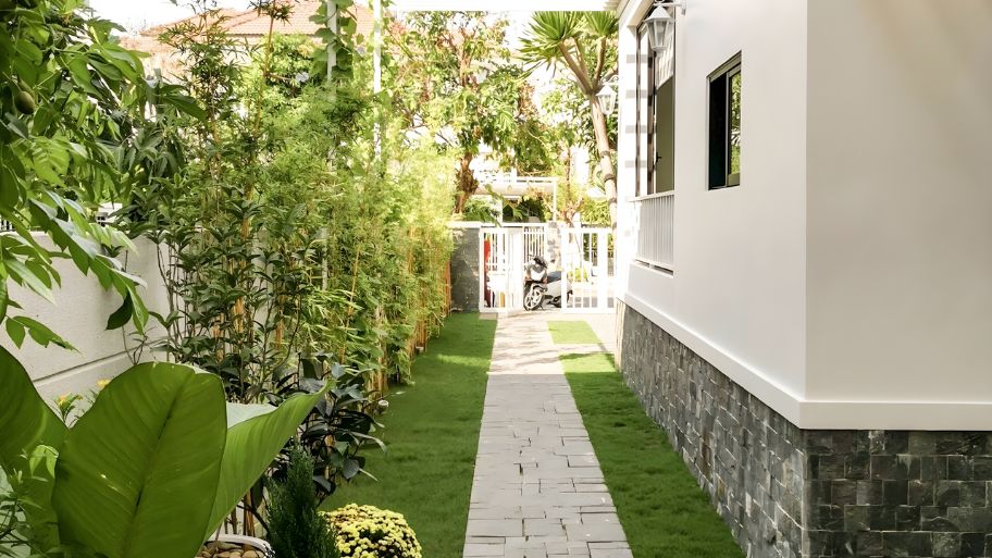 Ốp lát gạch nền tạo lối đi ấn tượng và sạch sẽ