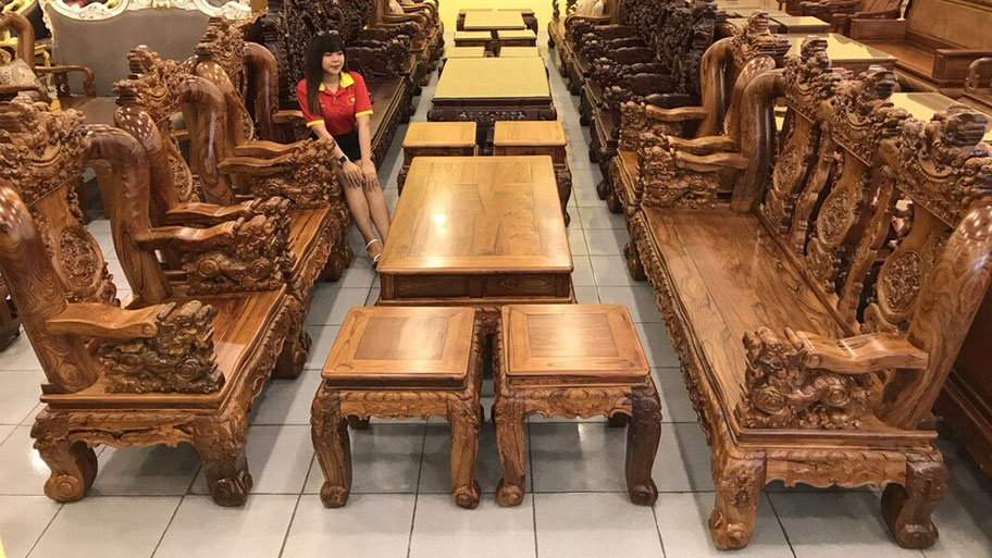 Bàn ghế phòng khách kích thước lớn