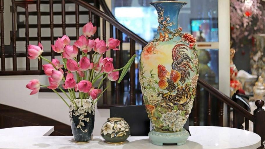 Danh sách đồ trang trí phòng khách giúp nâng cấp không gian sống ngay lập tức Bình hoa phù hợp cho phòng khách