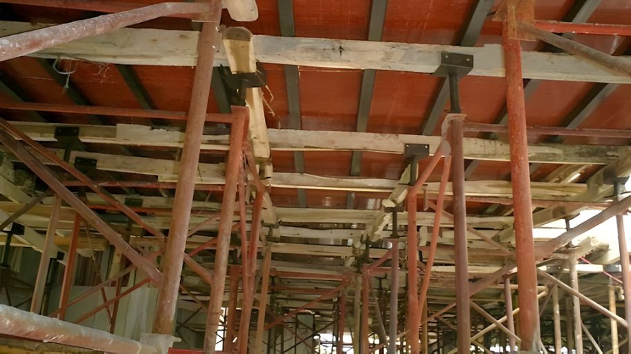 Lắp dựng cốt pha cho móng cọc