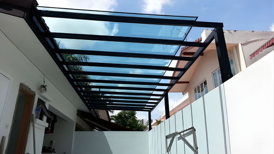 Thiết kế phần mái nhà lợp tấm nhựa trong suốt