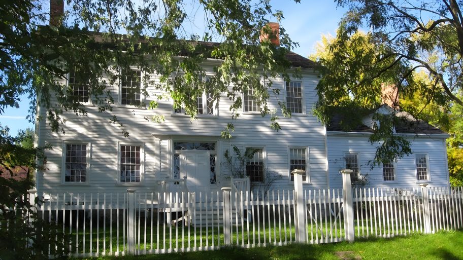 Thiết kế tường rào biệt thự tạo dấu ấn ngay từ ánh nhìn đầu tiên Mẫu tường rào tân cổ điển cho biệt thự