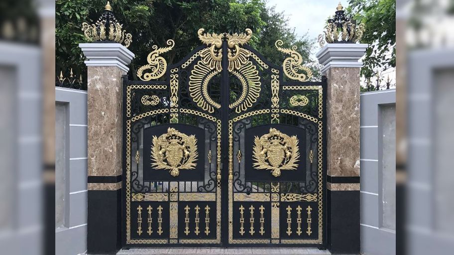 Chiêm ngưỡng top 5 mẫu thiết kế cổng nhà biệt thự đẹp, tiện nghi Thiết kế cổng nhà biệt thự 2 cánh cân đối và tiện dụng