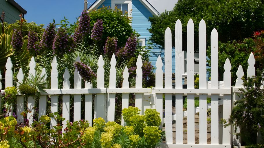 Thiết kế tường rào biệt thự tạo dấu ấn ngay từ ánh nhìn đầu tiên Thiết kế tường rào biệt thự phong cách Địa Trung Hải