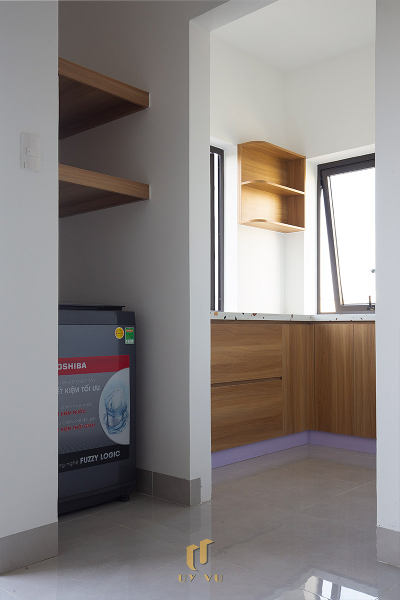 Mỡ Apartment – Căn Hộ Cho Thuê Đà Nẵng Hiện Đại, Tối Ưu 43 - Góc nhìn từ khu giặt và bếp trong căn hộ cho thuê Đà Nẵng, bố trí tiện lợi