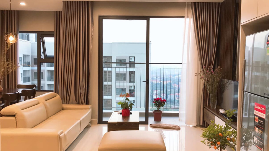 Mẫu rèm cửa phòng khách căn hộ cho thuê trên tầng 2